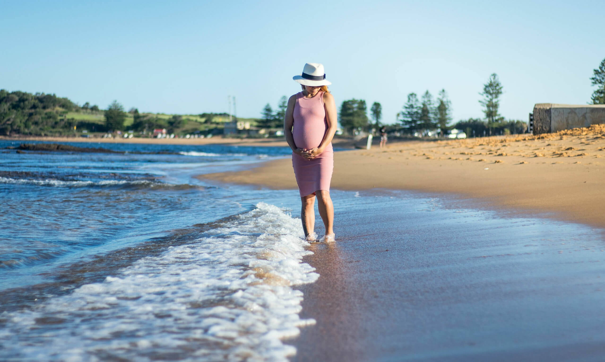 La pubalgia en el embarazo suele empeorar al caminar.