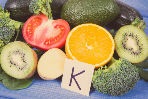 Alimentos con vitamina K.