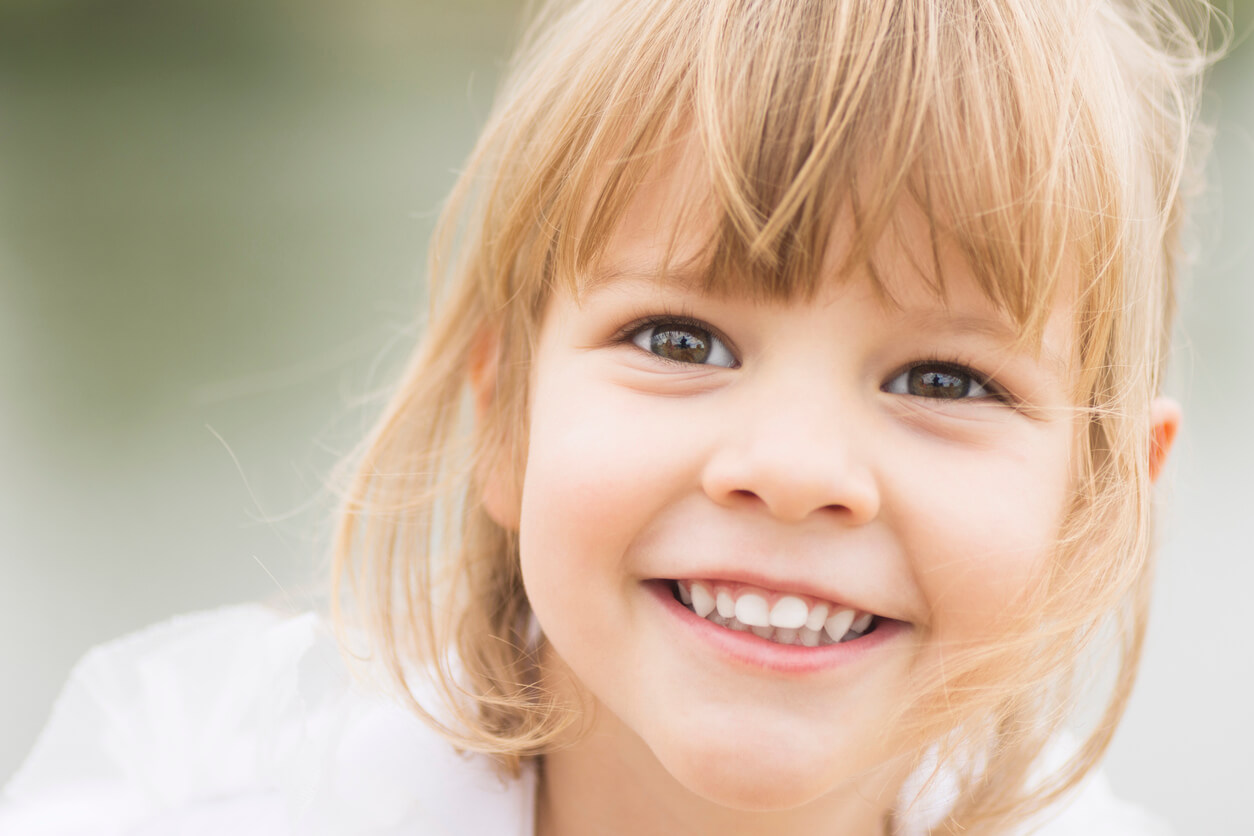 Bambina sorridente.
