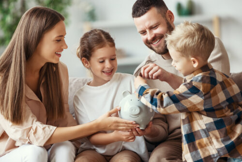 5 formas de enseñar a usar el dinero a los niños con inteligencia