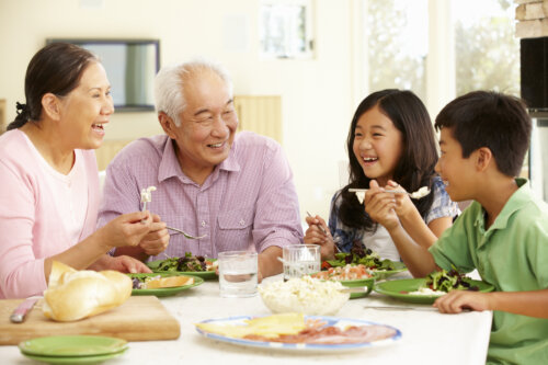 Alimentación infantil por etapas: todo lo que debes saber