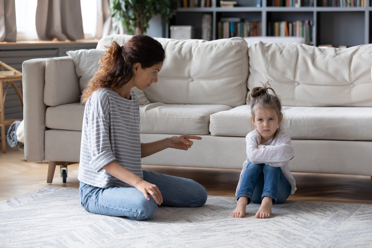 critique excessive d'une mère envers sa fille.