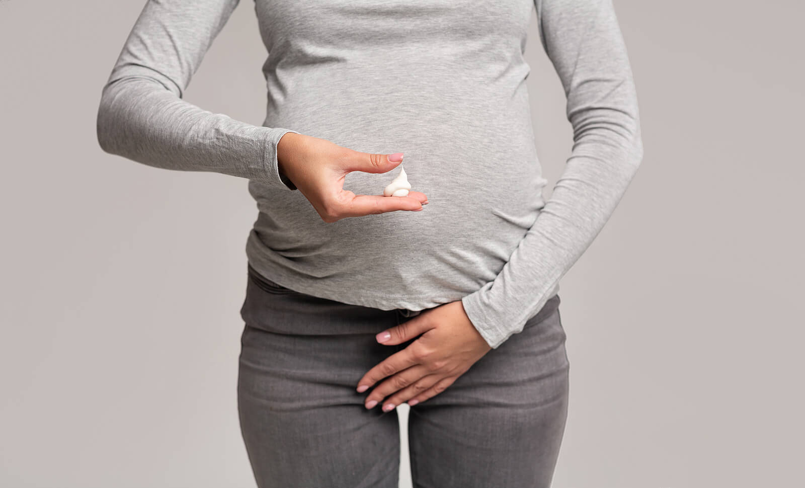 Femme souffrant d'une infection vaginale.