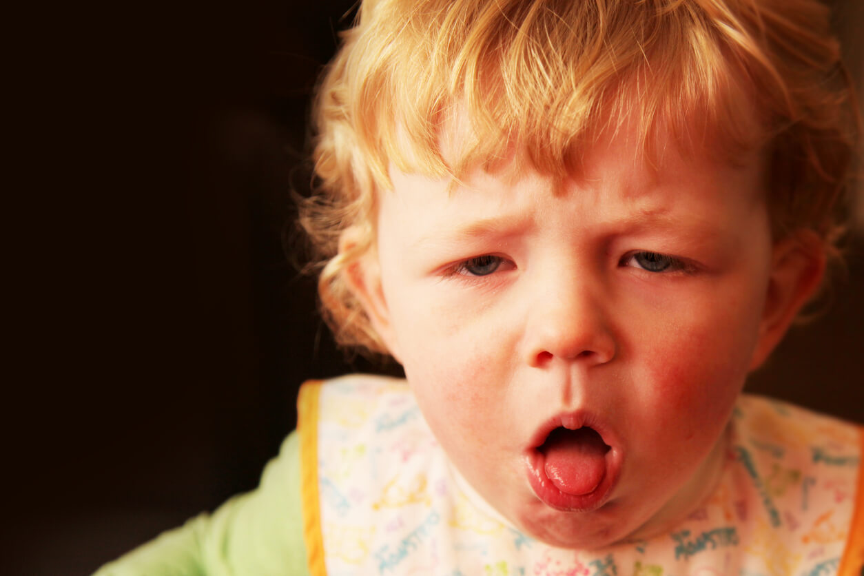 Un enfant qui tousse.