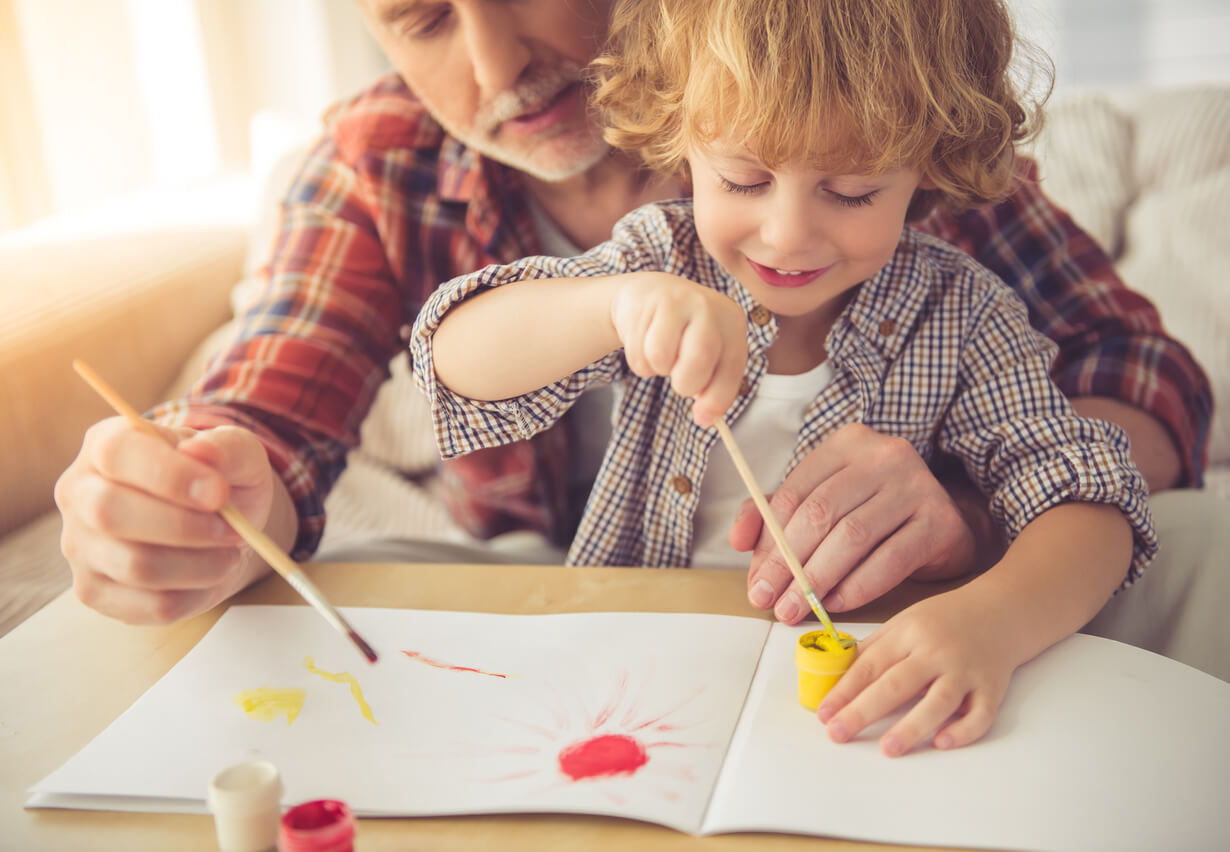 5 actividades creativas para niños con acuarela y pintura