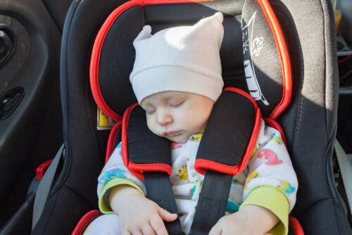 Cómo evitar la peligrosa asfixia postural en la silla del coche - CSC
