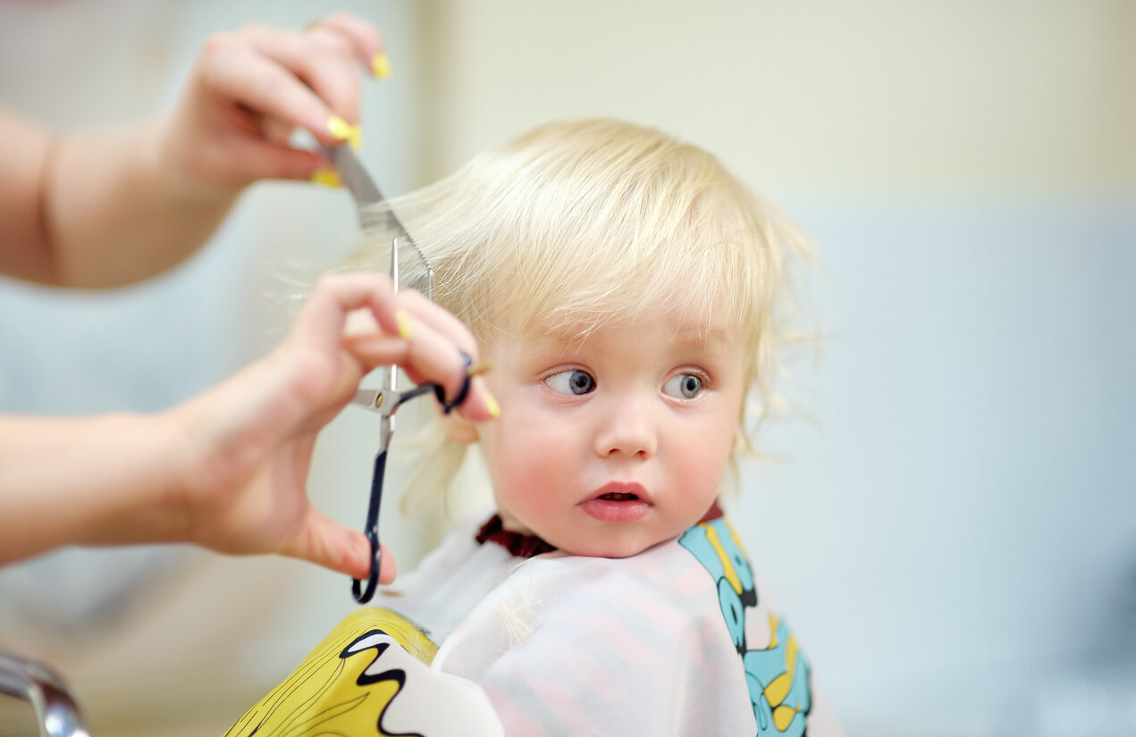 ¿Cómo cortar el pelo a un bebé?
