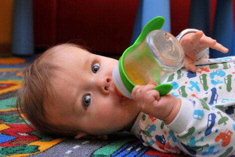 Los zumos en la dieta del bebé: todo lo que debes saber