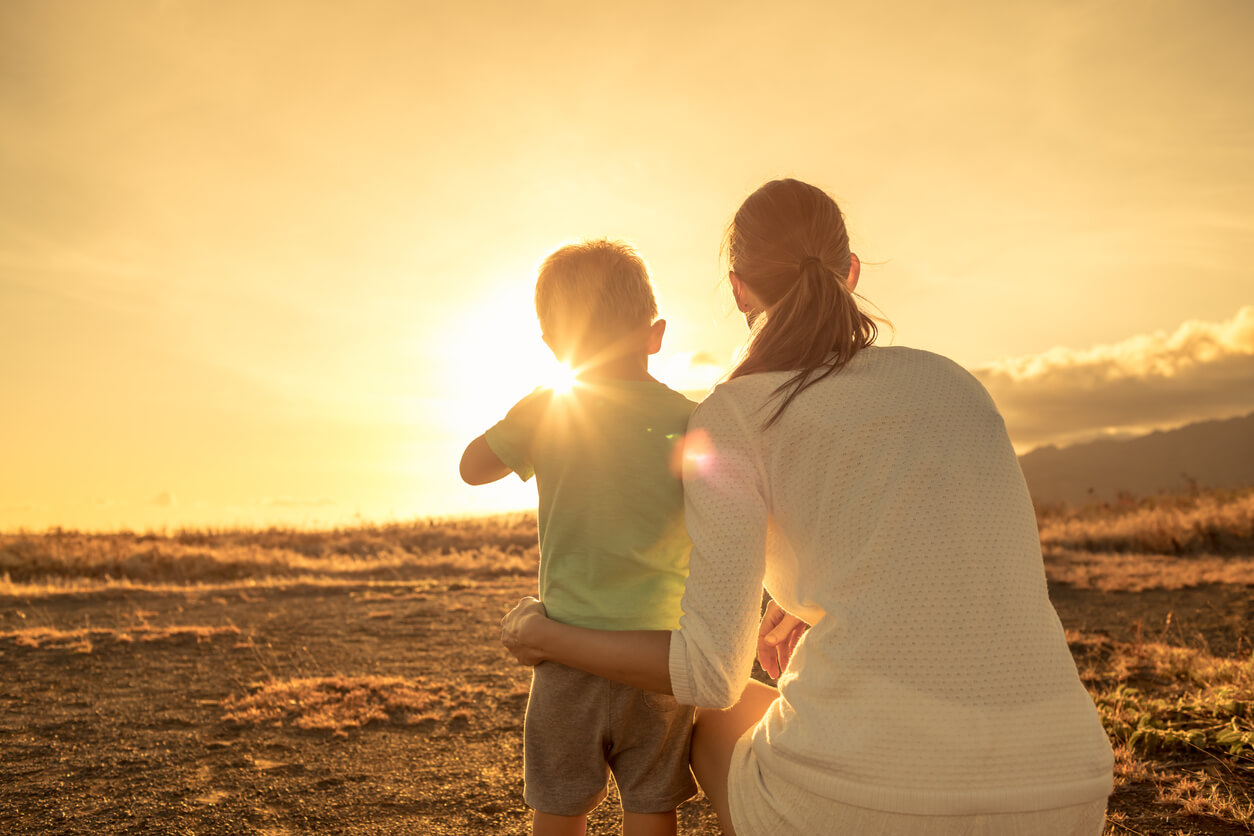 plaisir du paysage après-midi coucher de soleil coucher de soleil beauté naturelle valeurs inculque partager mère enfant bébé éducation