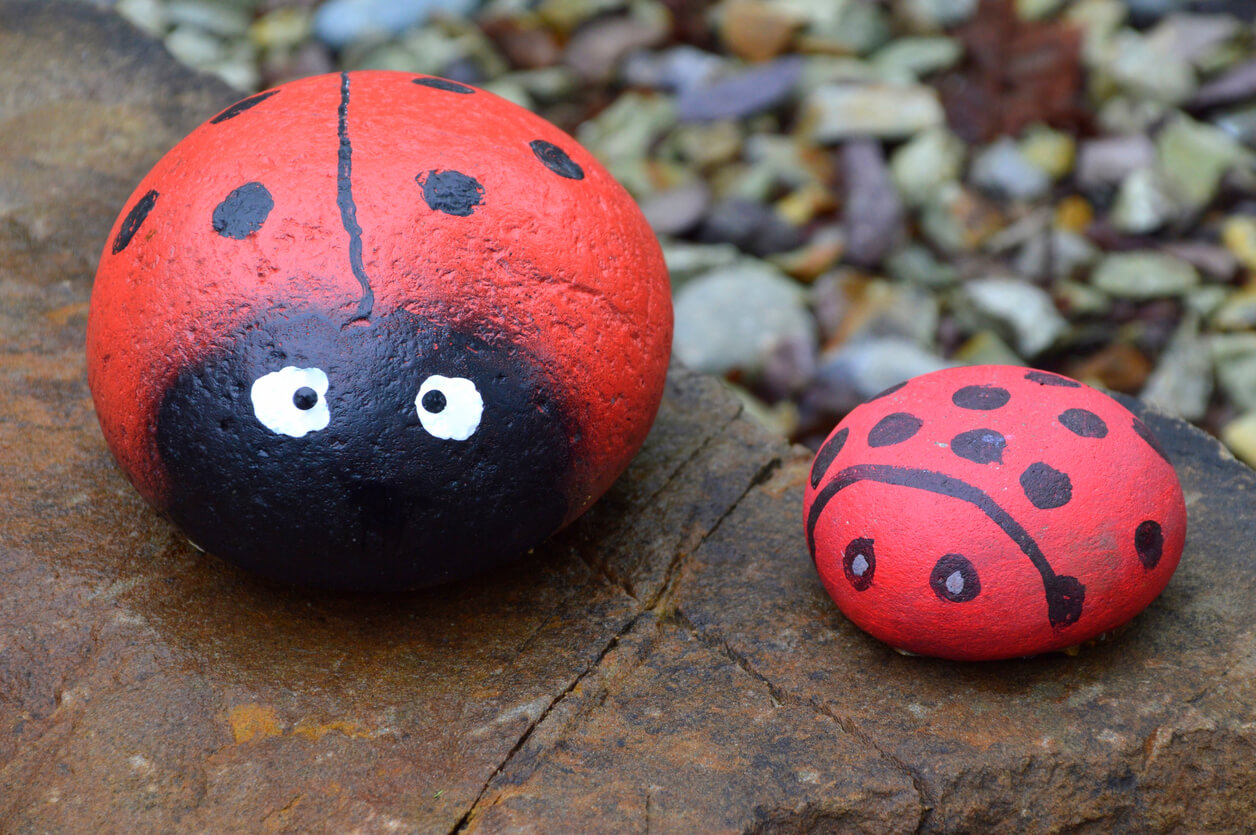 5 manualidades con piedras pintadas