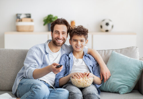 peliculas film deporte pantalla grande pequena futbol palomitas maiz padre hijo momento compartido sillon control remoto sala living