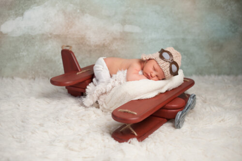 ¿A qué edad puede viajar un bebé en avión?