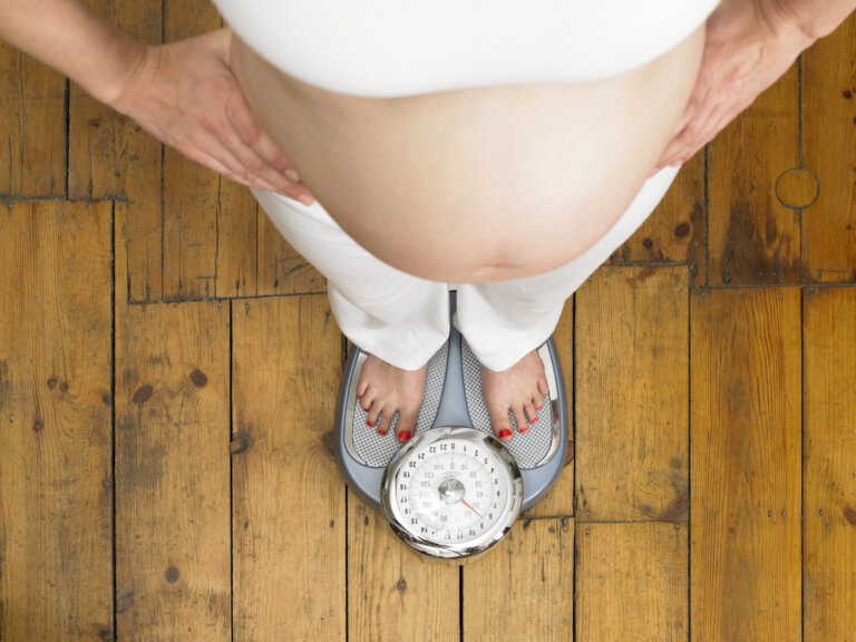¿Cómo bajar de peso durante el embarazo sin afectar al bebé?