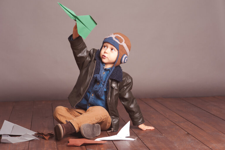 ¿Cómo hacer aviones de papel con niños?