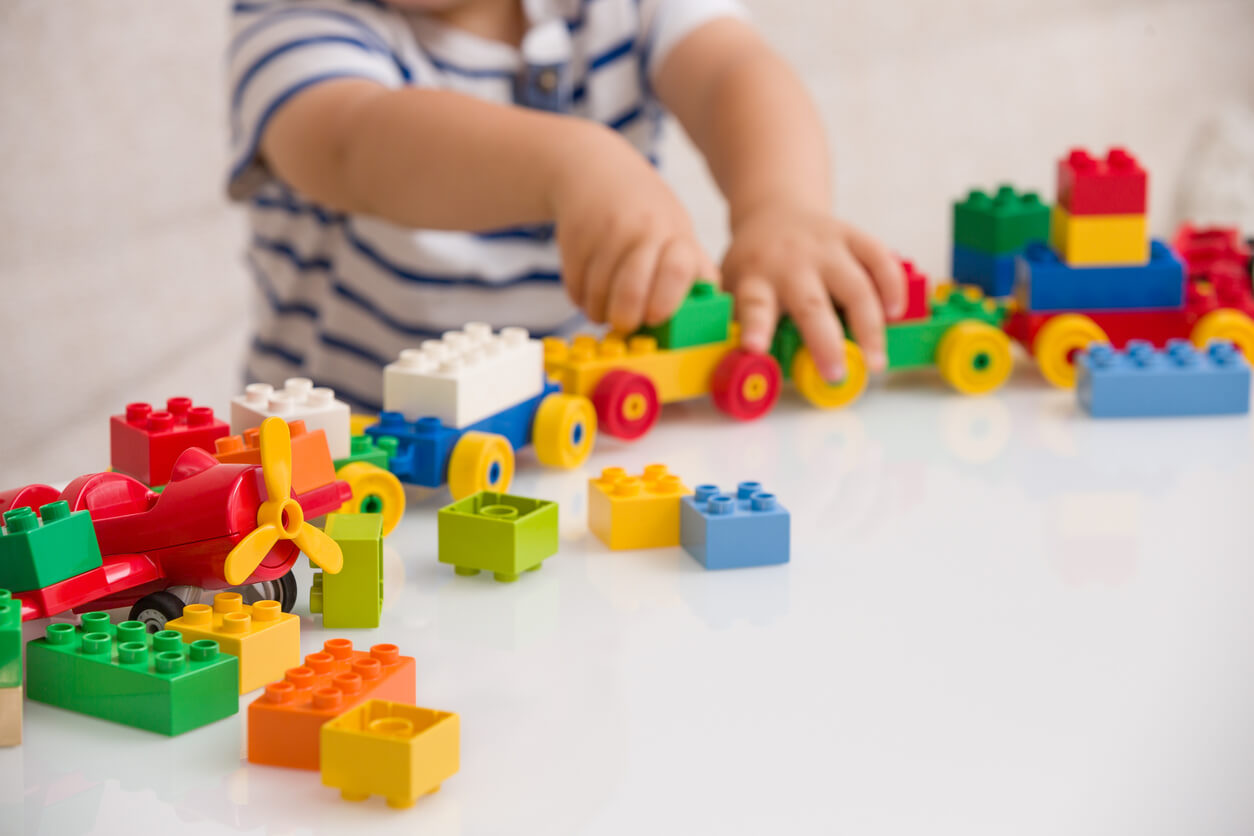 jouets pour améliorer la psychomotricité des bébés