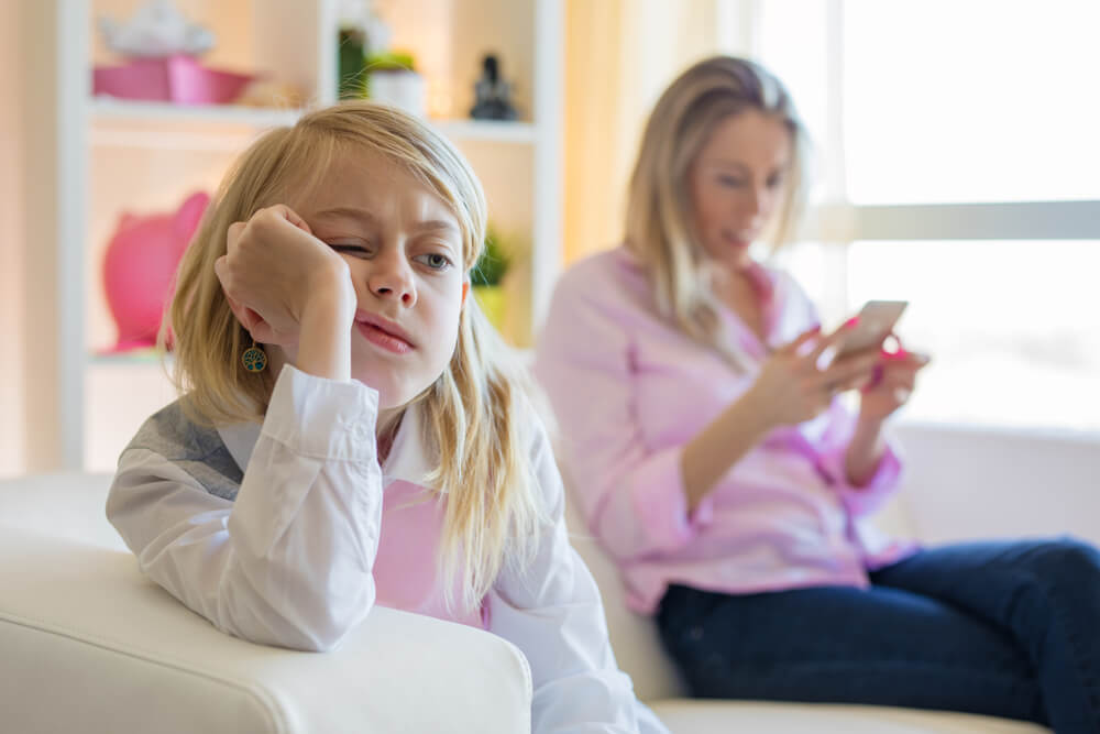 Ignorar debilita el vínculo entre madre e hijo.