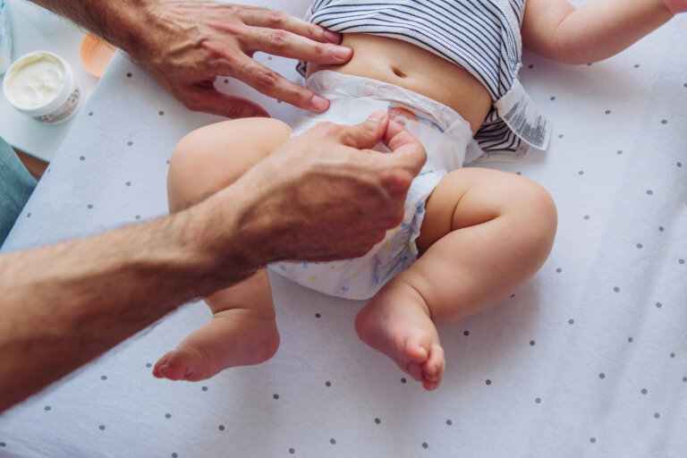 Heces con sangre en los bebés: lo que debes saber