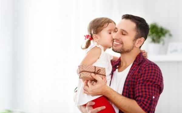 Papá e hija felices