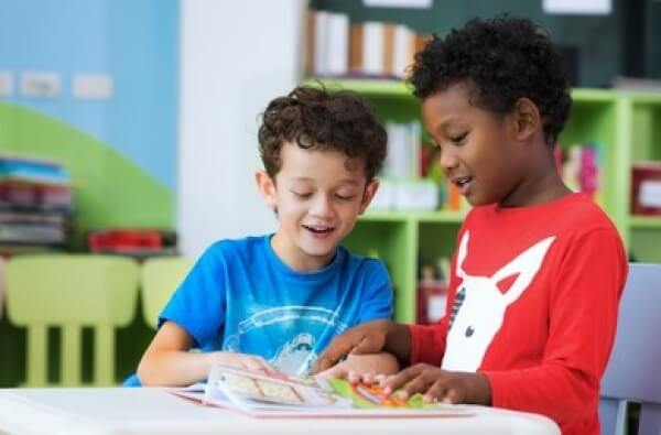 El cerebro de los niños no está preparado si los obligamos a leer antes de los seis años