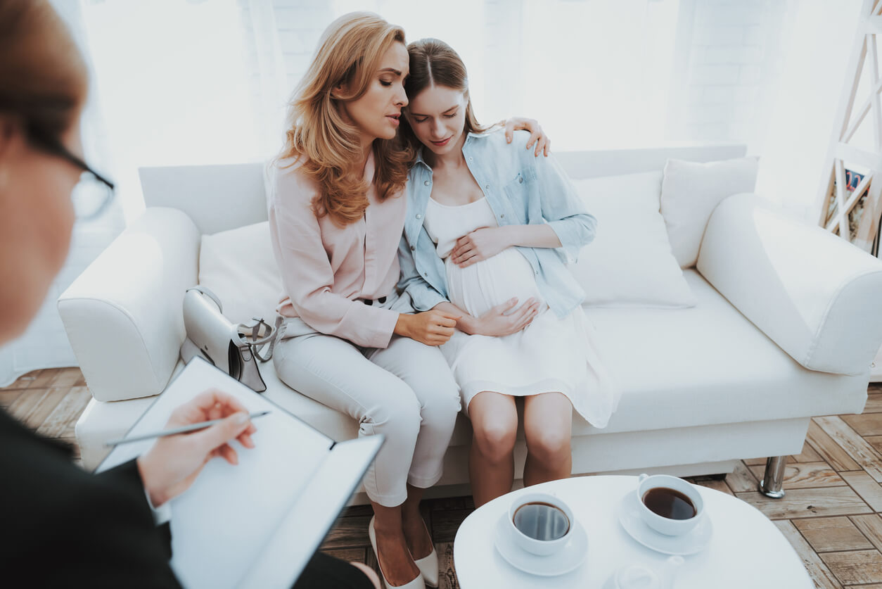 Soutien envers une femme enceinte.