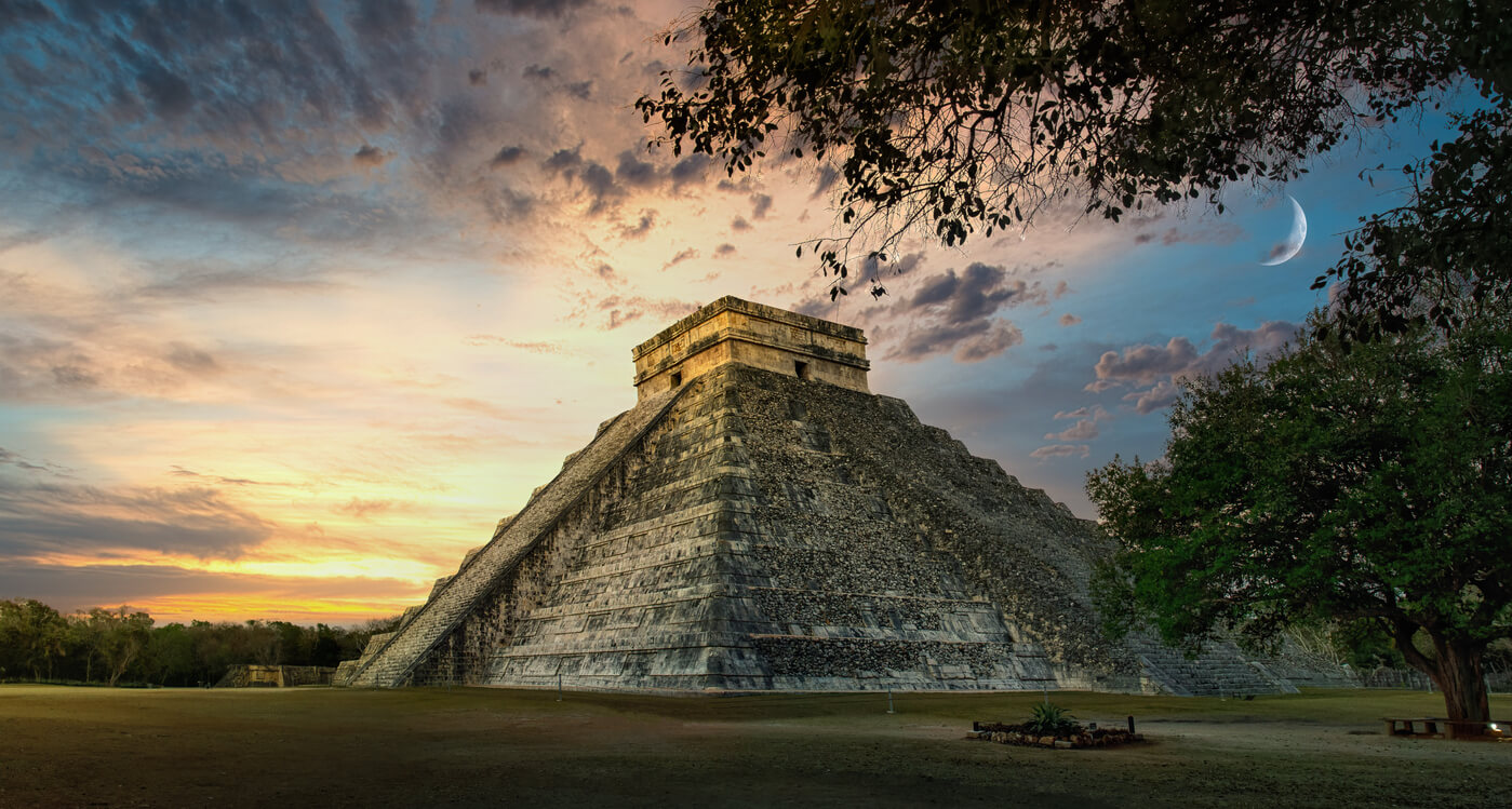 pyramide maya chichen itza mexique coucher de soleil