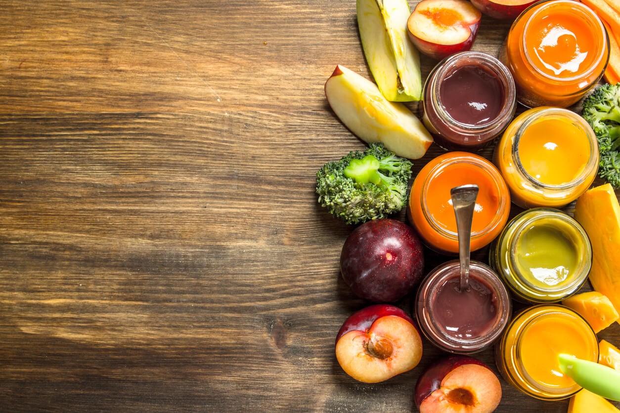 Papillas de frutas para bebés estreñidos