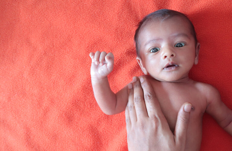 Hipertonía en bebés: síntomas, causas y tratamiento