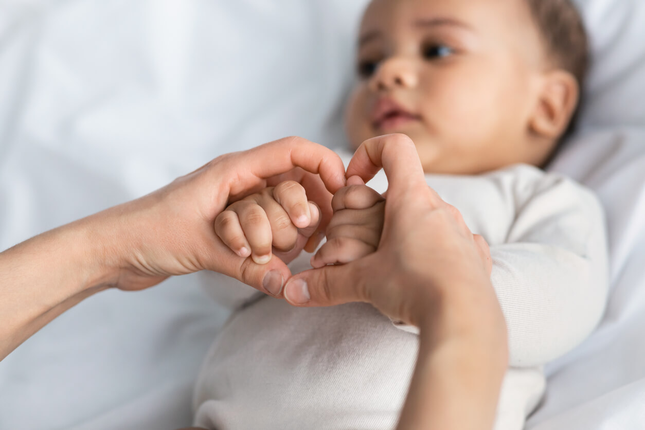 Stimulation motrice d'un bébé.