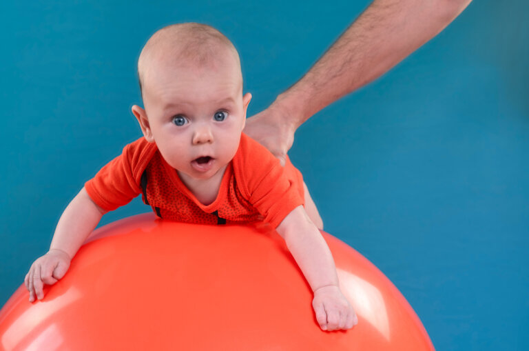 4 ejercicios que ayudan al bebé a sostener su cabeza