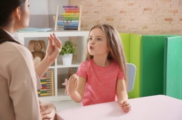 Maman en dialogue avec sa fille