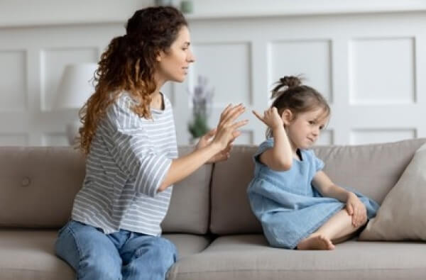 Palabras que afectan a la niña