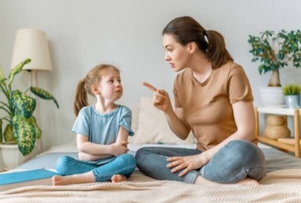 Maman gronde sa fille