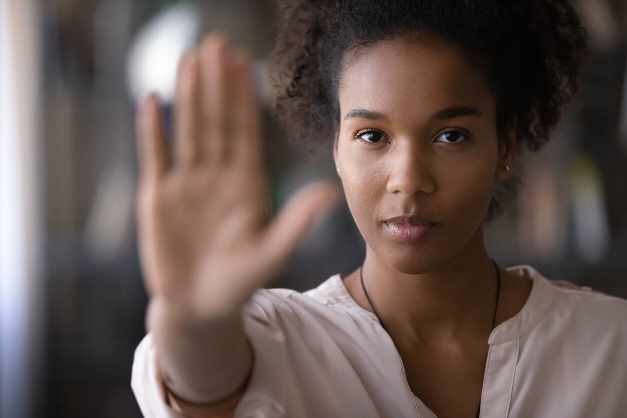 ¿Cómo hablar sobre el acoso sexual a los adolescentes?