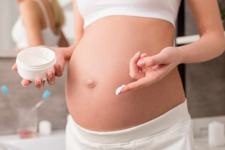 Las 19 mejores cremas antiestrías para usar durante el embarazo