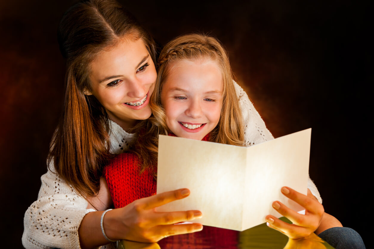 madre e hija leen carta de navidad villancicos poesias