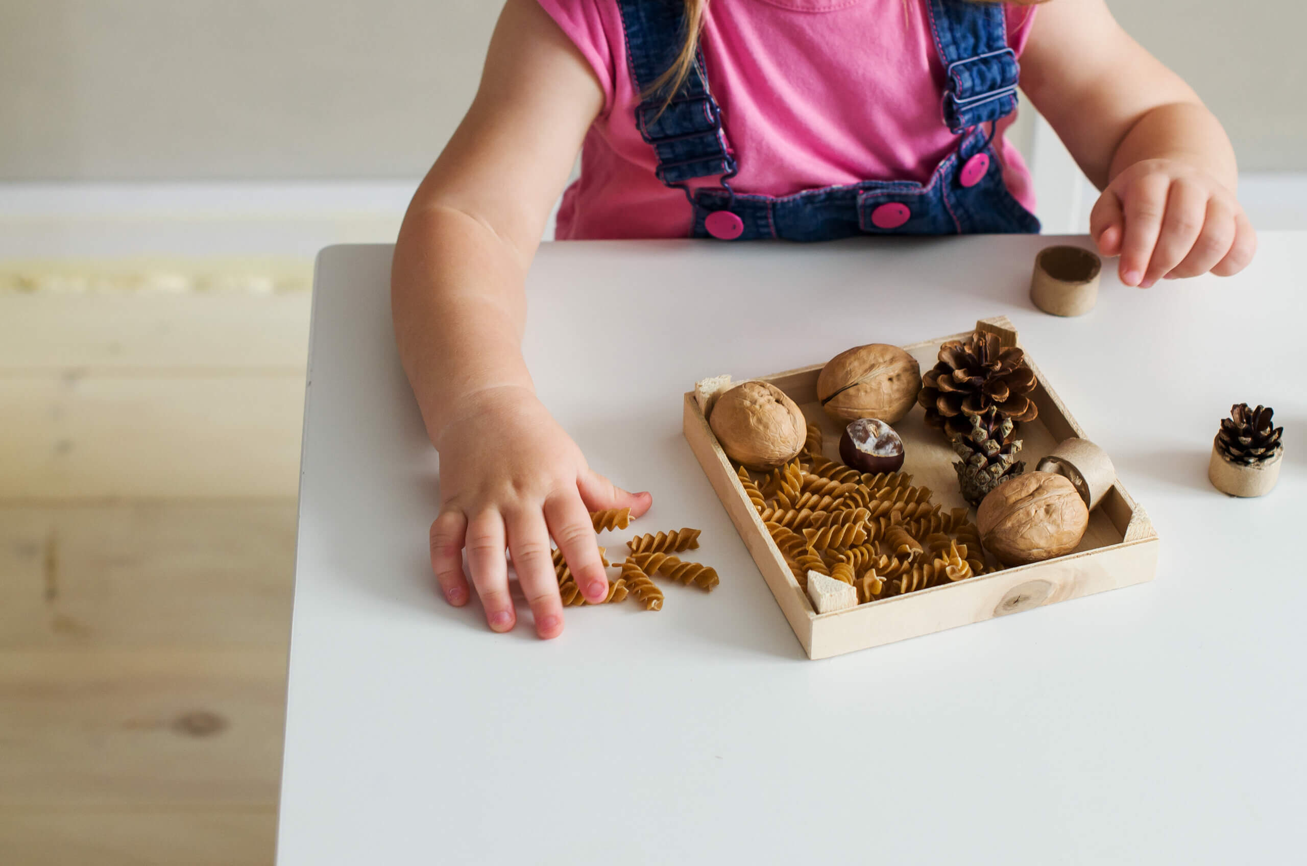petite fille qui apprend