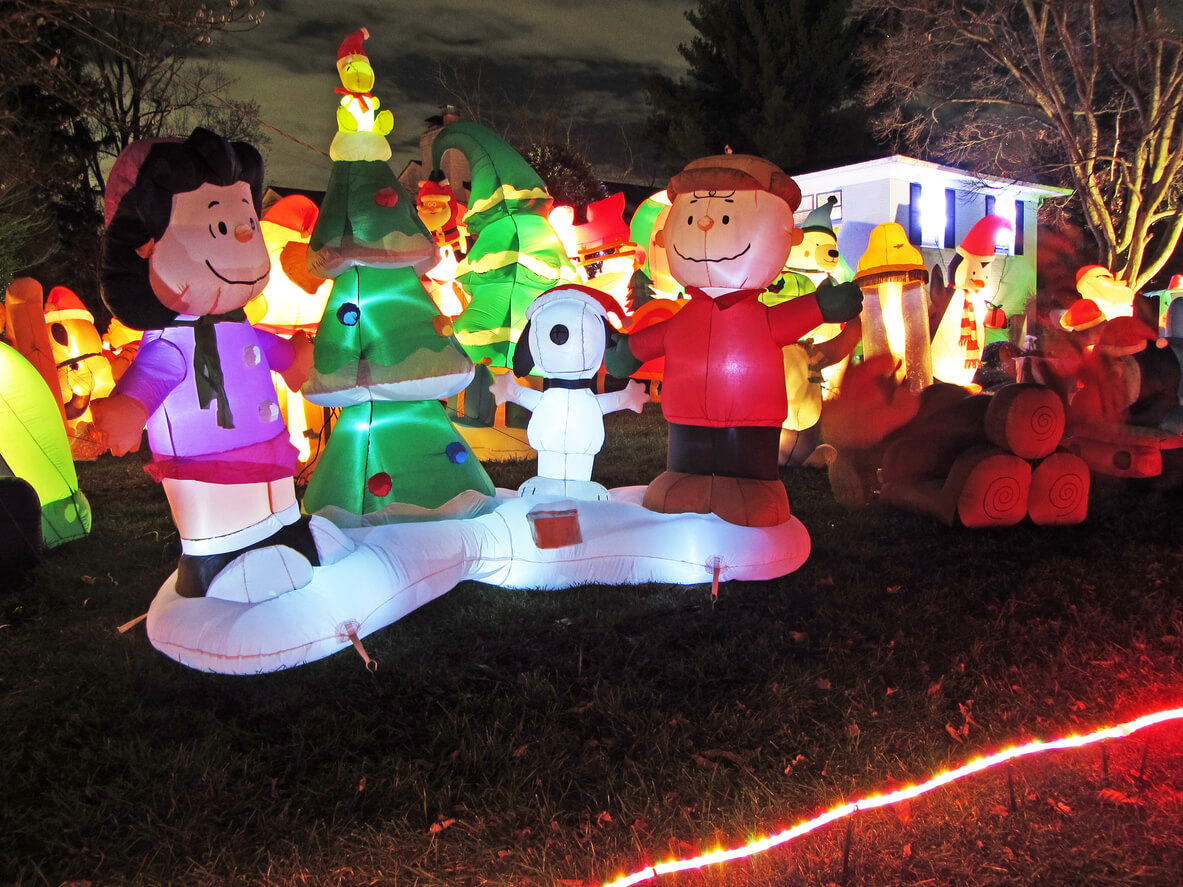 decorado parque navidad charlie brown snoopy luces