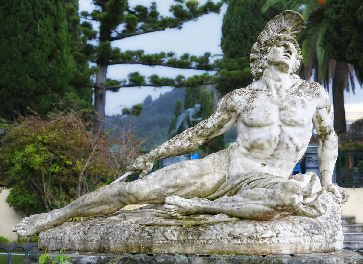statue du dieu grec achille dieux grecs et romains