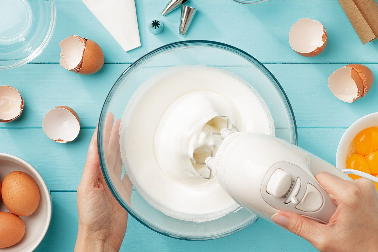 ¿Se pueden comer postres con huevo crudo en el embarazo?