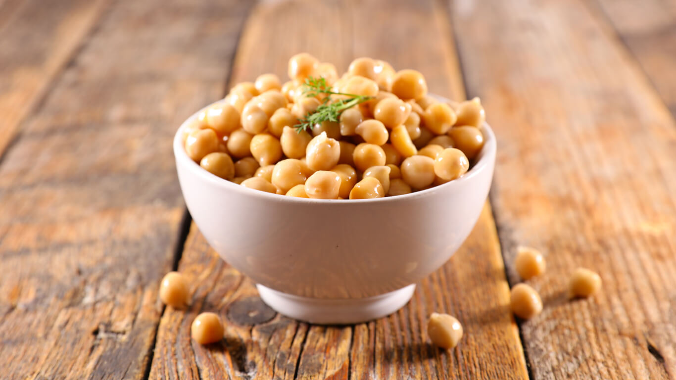 A bowl of chickpeas.