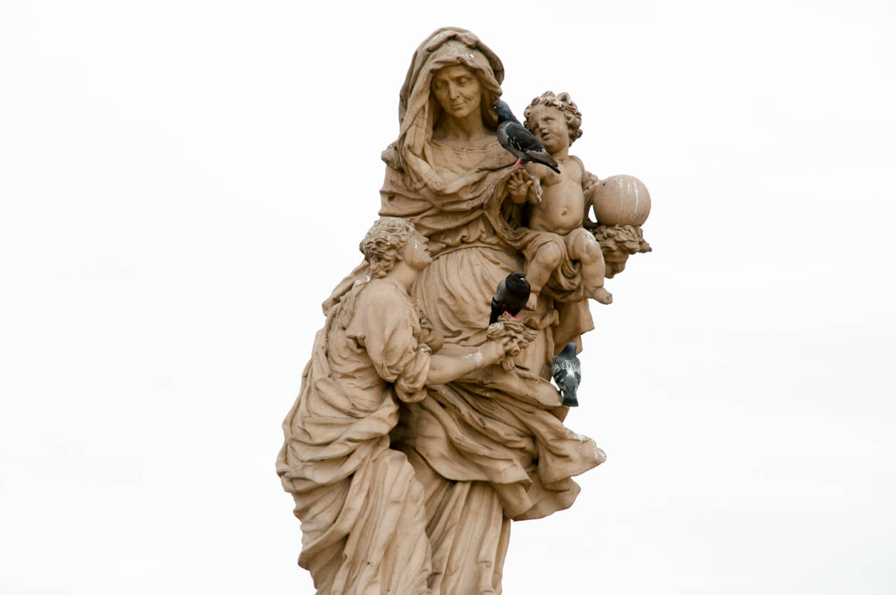 En staty av Sankta Anna i Tjeckien.