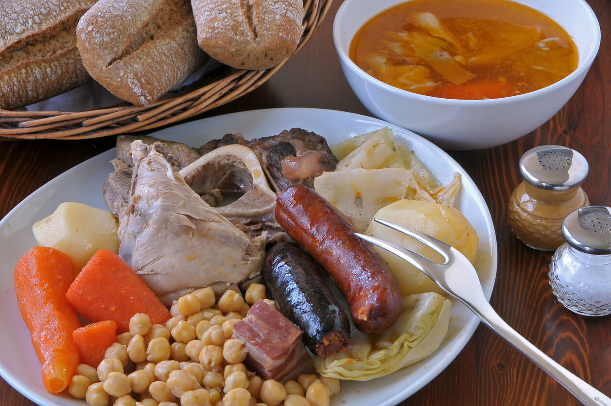Assiette de ragout madrilène.