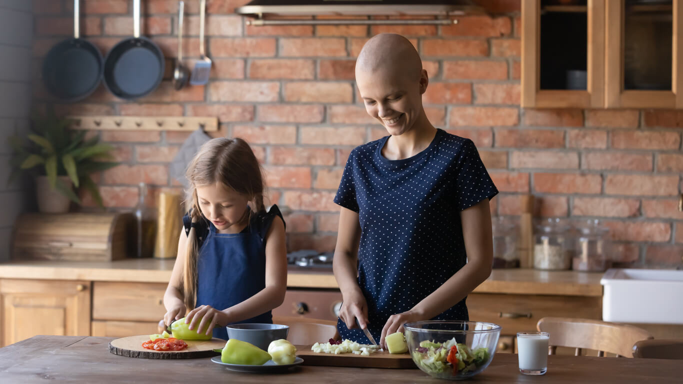mère et fille cuisinent ensemble maladie en phase terminale cancer