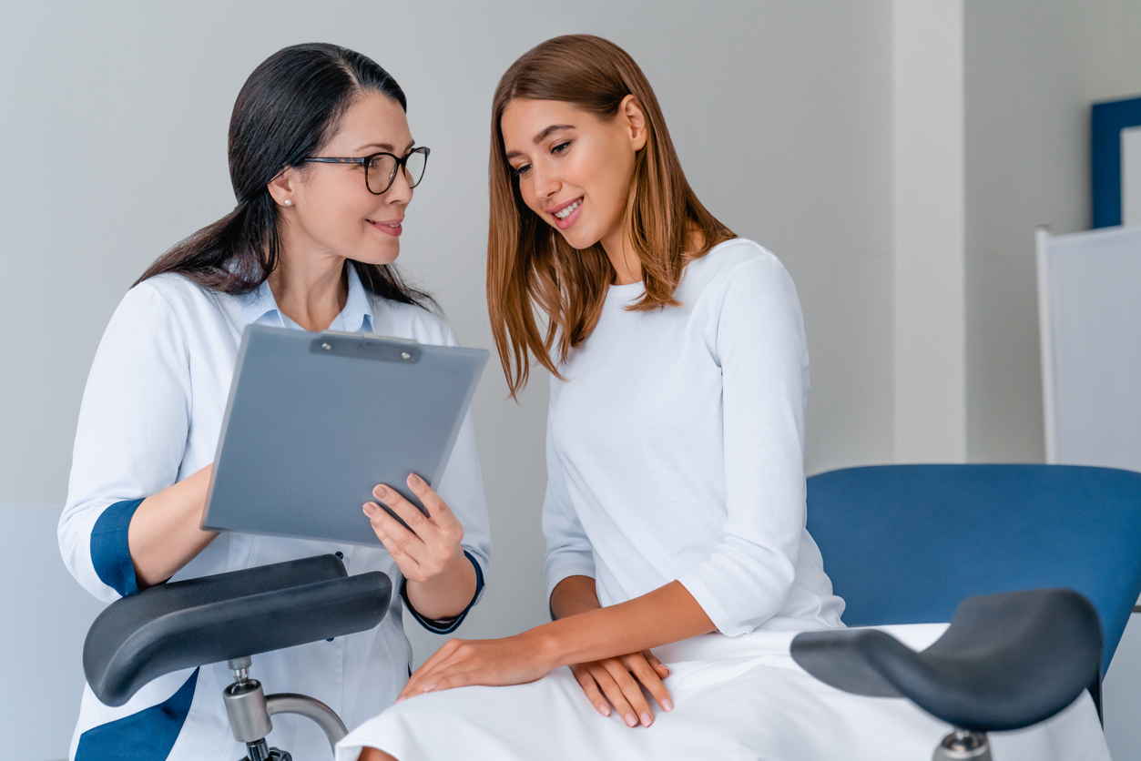 Première consultation gynécologique d'une femme enceinte.