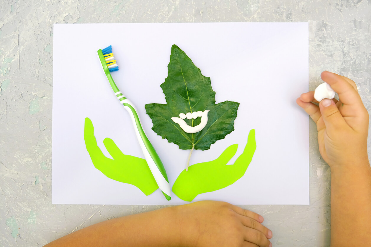 Enseña a tu hijo a cepillarse los dientes según el método Montessori