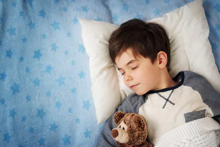 Tabla del sueño infantil: ¿cuánto debe dormir un bebé o un niño?