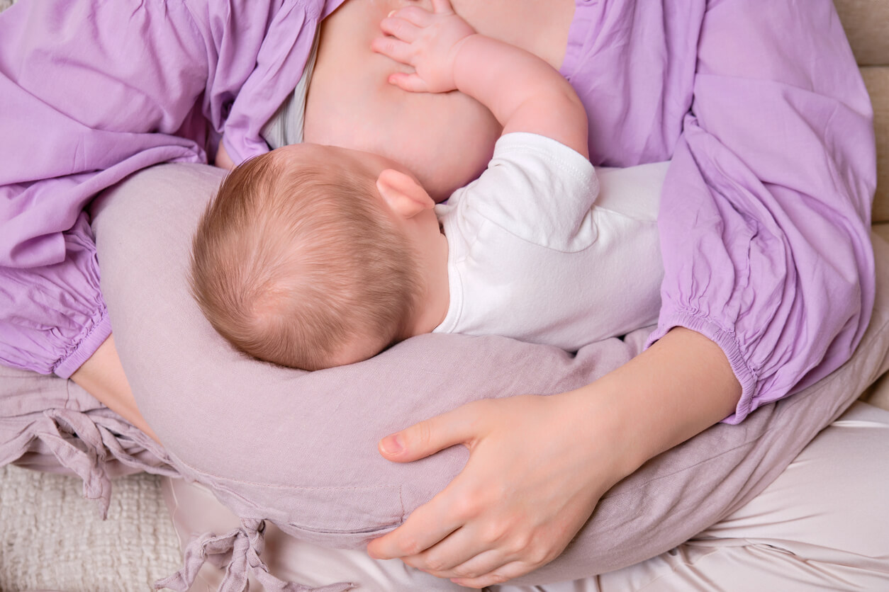 Luego de una cesárea hay que saber dar lactancia