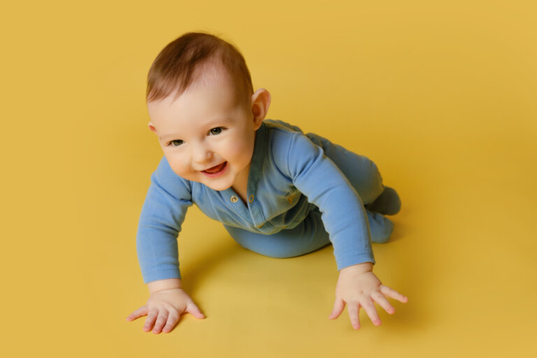 ¿Cuál es la ropa adecuada para cuando el bebé gatea?
