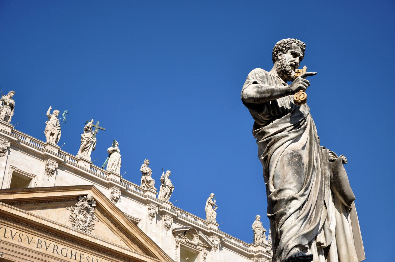 Statue devant le Vatican.
