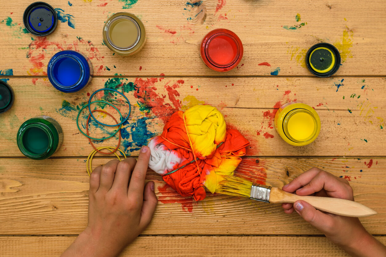 Hoe kleurstof van de handen van je kinderen verwijderen
